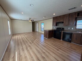 709 N Collins Fwy in Howe, TX - Building Photo