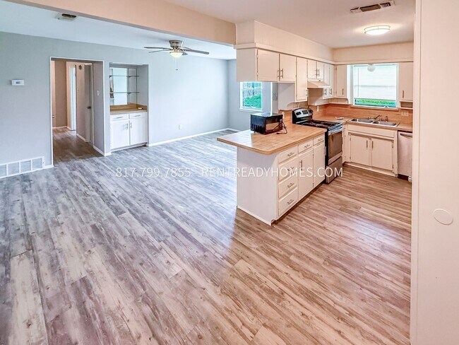 101 Matthew Dr in Crowley, TX - Building Photo - Building Photo