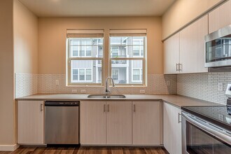 16323 NW Chadwick Way, Unit 203 in Portland, OR - Building Photo - Building Photo