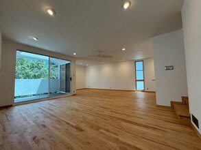 8863 Lookout Mountain Ave in Los Angeles, CA - Building Photo - Building Photo