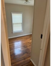 1030 W 14th Ave in Hutchinson, KS - Building Photo - Building Photo