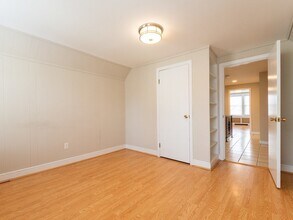 15 Russell Rd, Unit 2 in Somerville, MA - Foto de edificio - Building Photo