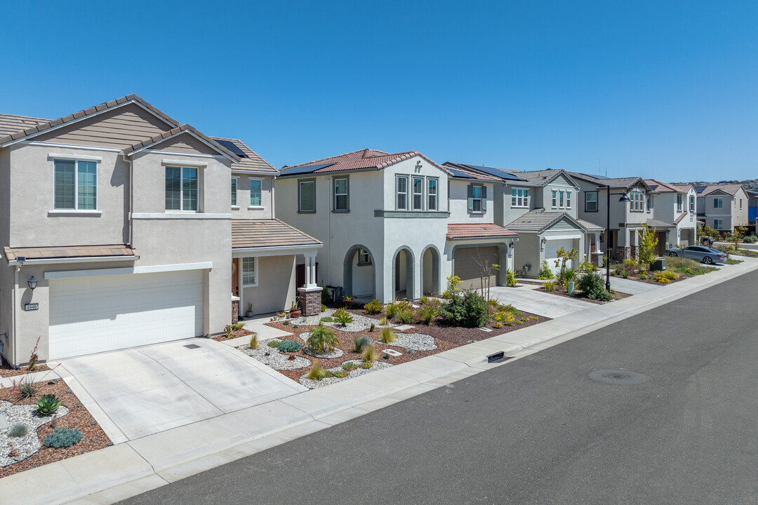 Folsom Ranch in Folsom, CA - Building Photo