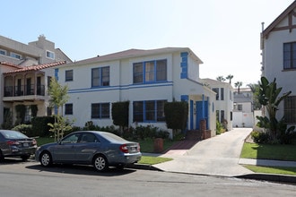 618-622 1/2 S Cloverdale Ave in Los Angeles, CA - Foto de edificio - Building Photo