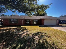 2220 NW 118th St in Oklahoma City, OK - Building Photo