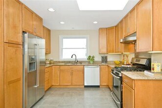 1068 Ashbury St in San Francisco, CA - Building Photo - Building Photo