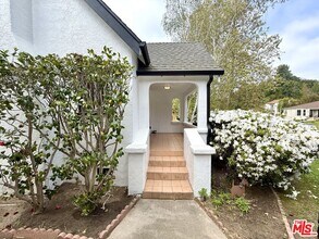 2428 Hollister Terrace in Glendale, CA - Building Photo - Building Photo
