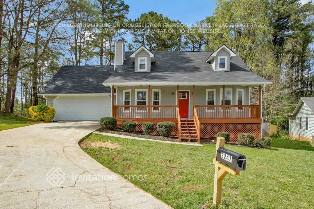 2247 Hightrail Ct in Lithonia, GA - Building Photo