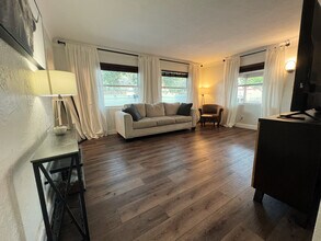 911 James Ave S in St. Petersburg, FL - Building Photo - Building Photo