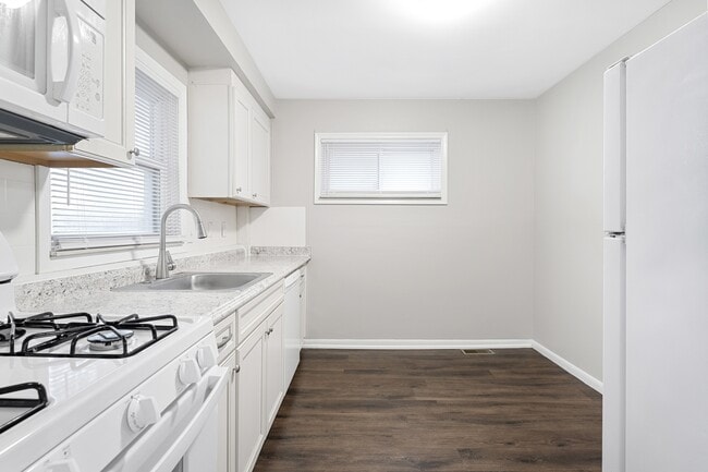 14069 Helen St in Southgate, MI - Building Photo - Building Photo