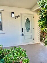 690 Saxony Pl in Delray Beach, FL - Building Photo - Building Photo