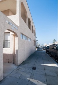 226 2nd St in Hermosa Beach, CA - Foto de edificio - Building Photo