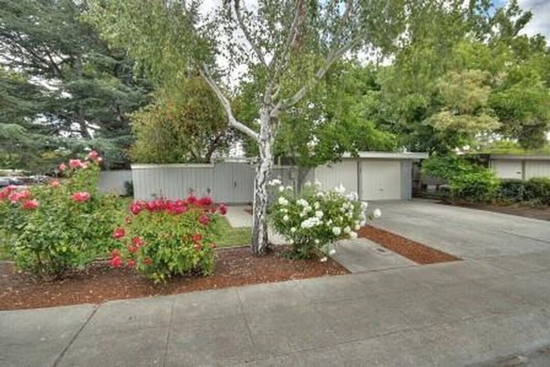 1053 Cardinal Wy in Palo Alto, CA - Building Photo