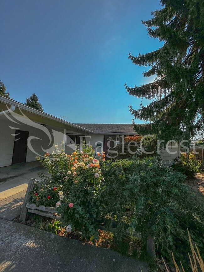 203-205 S Elizabeth St in Milton-Freewater, OR - Building Photo - Building Photo