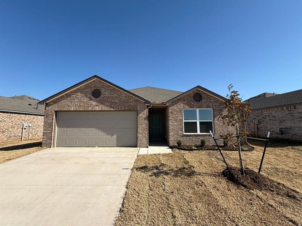 4004 Becky Ln in Mustang, OK - Building Photo