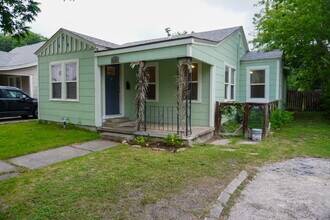 1723 W Kings Hwy in San Antonio, TX - Building Photo - Building Photo