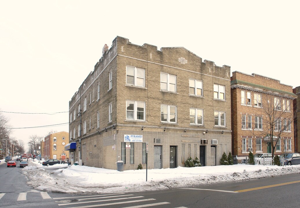 The Magellan Building in Hartford, CT - Building Photo