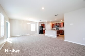 107 Fall Glo Rd in Winter Haven, FL - Foto de edificio - Building Photo