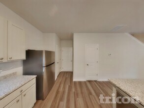 100 Heard Ln in Covington, GA - Foto de edificio - Building Photo