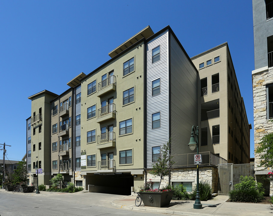 Texan Shoal Creek in Austin, TX - Foto de edificio