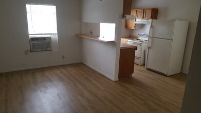 536 J St, Unit NA in San Antonio, TX - Building Photo - Building Photo