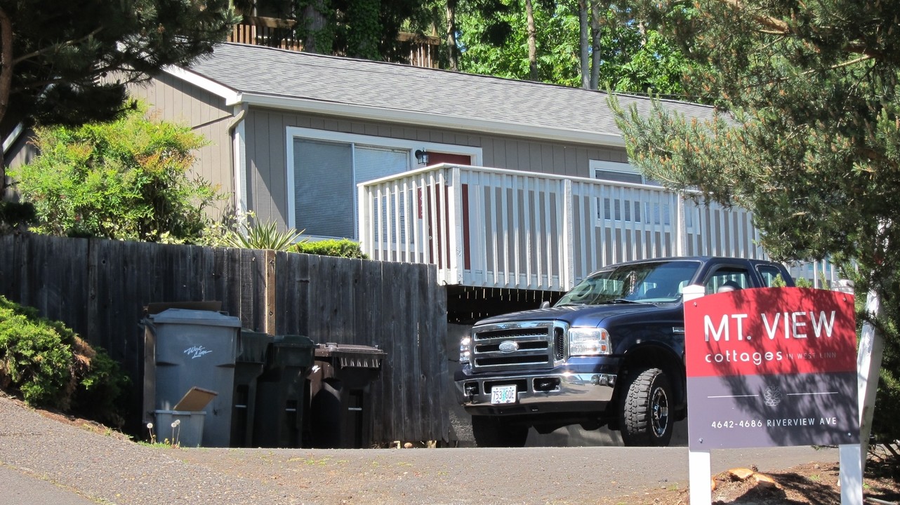 Mt. View Cottages in West Linn, OR - Building Photo