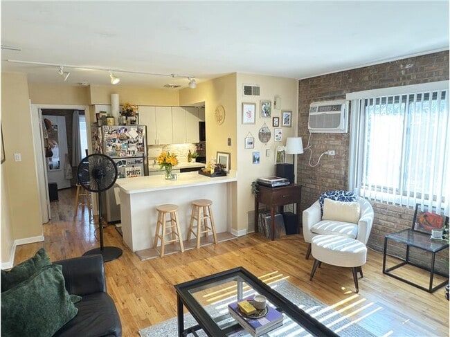 715 W Diversey Pkwy in Chicago, IL - Building Photo - Building Photo