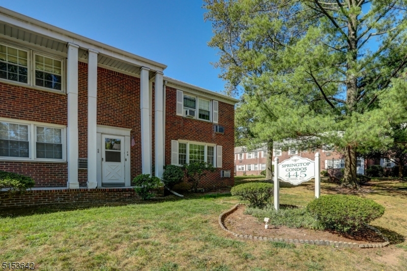 445 Morris Ave in Springfield, NJ - Building Photo