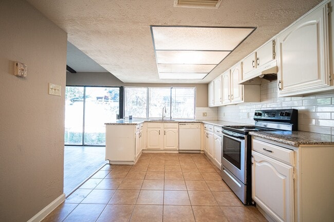 property at 2026 Quail Valley E Dr