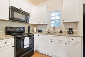 987 Dimmock St SW in Atlanta, GA - Building Photo - Building Photo