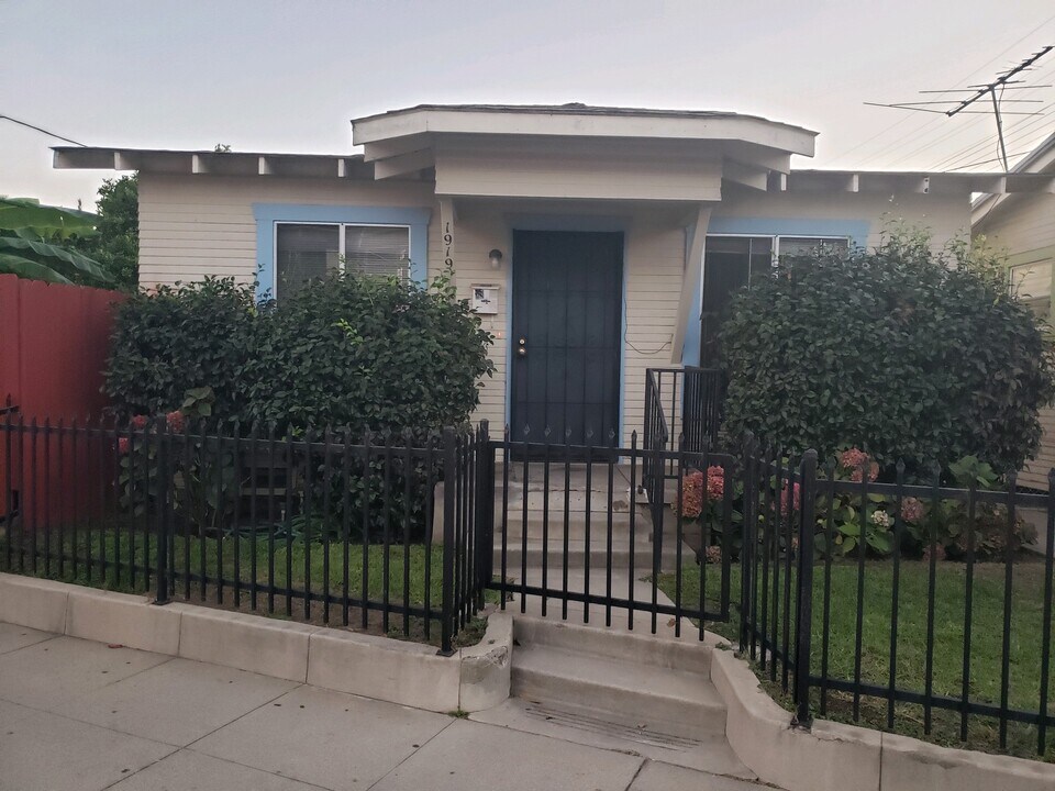 1919 Penmar Ave in Venice, CA - Building Photo