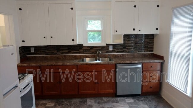 921 Dayton St SW in Grand Rapids, MI - Building Photo - Building Photo