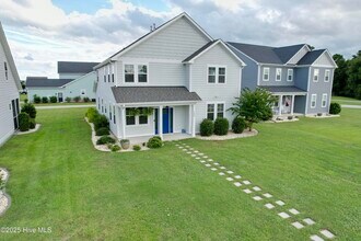 102 Bogue Harbor Ct in Newport, NC - Building Photo - Building Photo