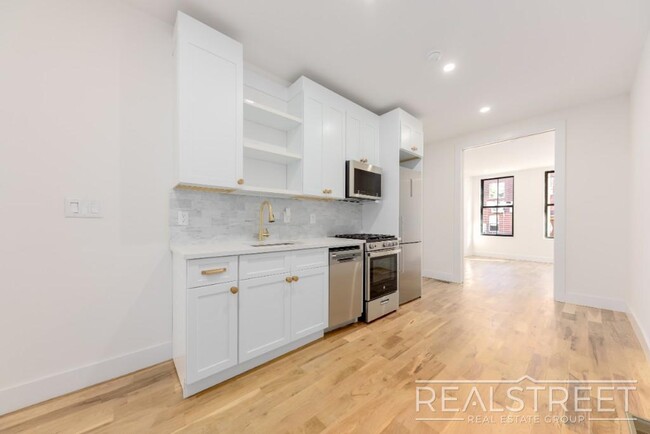 Brand New 2 Bed 2 Bath Duplex with Private in Queens, NY - Building Photo - Building Photo