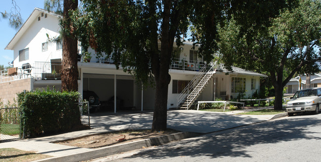 471 N Holliston Ave in Pasadena, CA - Building Photo - Building Photo