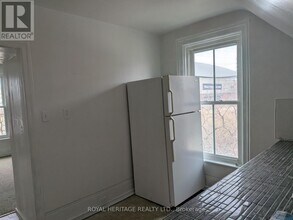 75 Charles St in Oshawa, ON - Building Photo - Building Photo