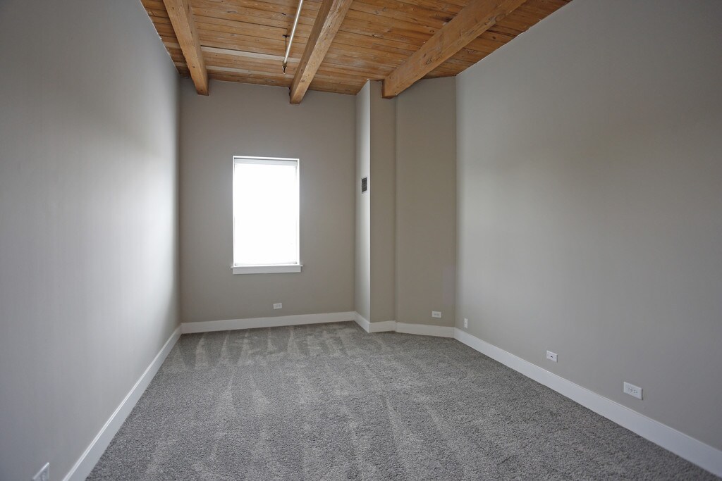 5th Avenue Station Naperville, IL Apartments