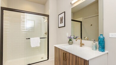 1502 W Ainslie St in Chicago, IL - Building Photo - Building Photo