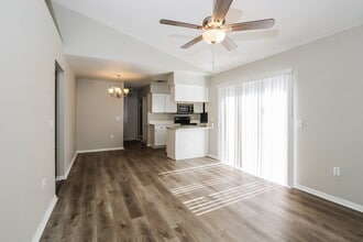 1023 Malletwood Dr in Brandon, FL - Building Photo - Building Photo