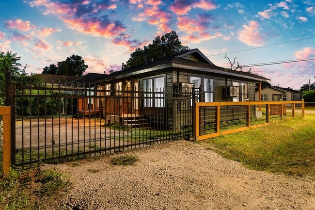 2122 Chew St in Houston, TX - Building Photo - Building Photo