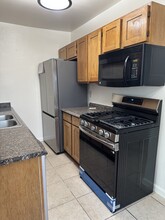 7013 W Manchester Ave, Unit 7013 in Los Angeles, CA - Foto de edificio - Building Photo