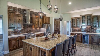 100 Savannah Ct in Blanco, TX - Foto de edificio - Building Photo