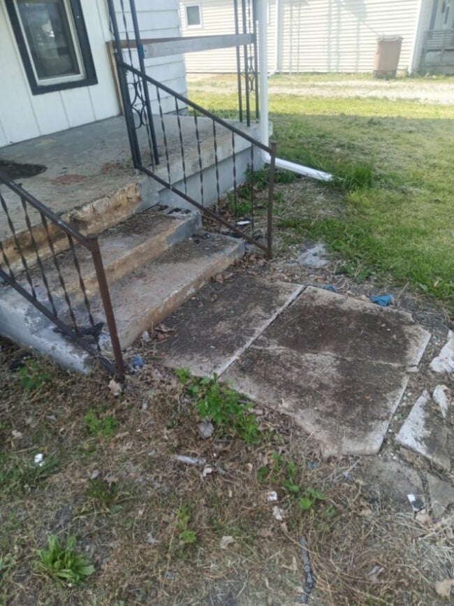 property at 313 S Dye St