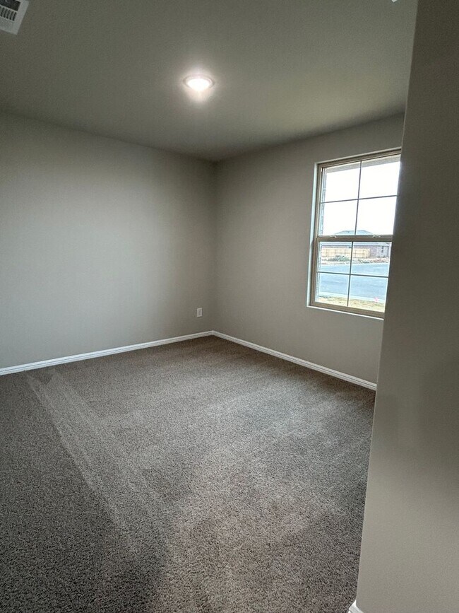 7300 White Clf Rd in Odessa, TX - Building Photo - Building Photo