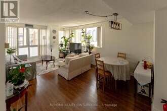 7-607 Broadway Ave in Toronto, ON - Building Photo - Building Photo