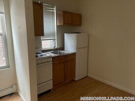 59 S Huntington Ave in Boston, MA - Building Photo