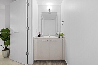 1010 Brickell Ave in Miami, FL - Building Photo - Building Photo