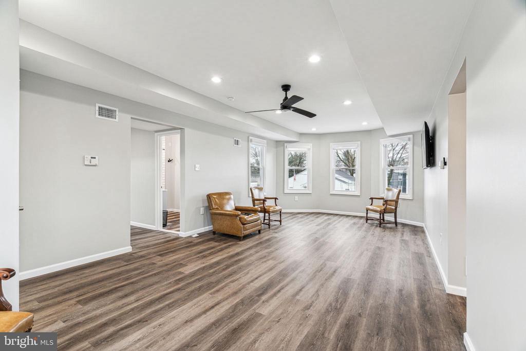 625 Byberry Rd in Philadelphia, PA - Building Photo