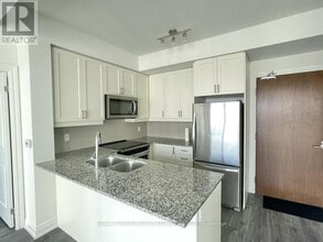 1050 Main St E in Milton, ON - Building Photo - Building Photo