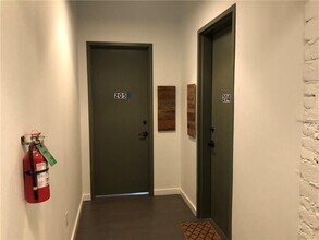 102 E 2nd St in Taylor, TX - Building Photo - Building Photo